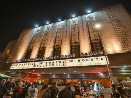 Fachada del Teatro Jorge Eliécer Gaitán.