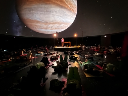 Yoga en el Planetario