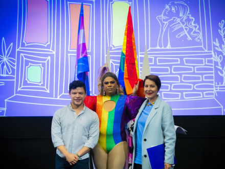 Izada de bandera LGBTI