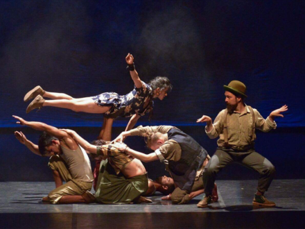 hombres en escena 