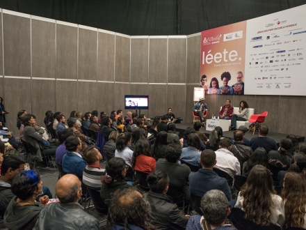 Gente en auditorio