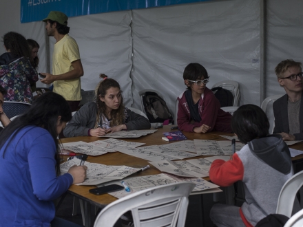 Jóvenes en mesas de trabajo