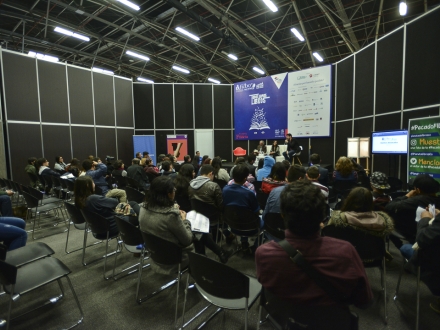 Auditorio con asistentes
