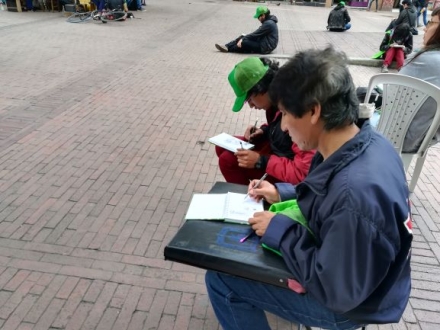 Hombres dibujando