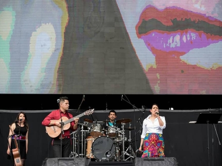 Folkloreta en Colombia al parque 2019