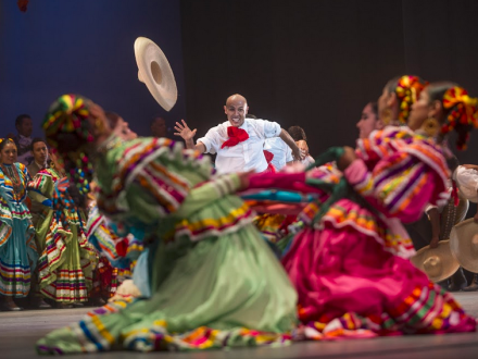 Ballet Folklóriko de la Universidad de Colima
