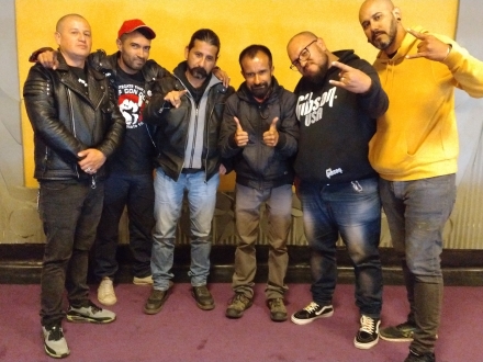 Estridente Móvil en el Escenario Móvil