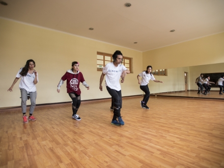 Bailarines en la Casona de la Danza