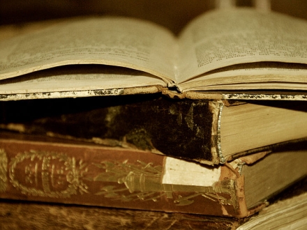 Libros viejos - Wikimedia commons