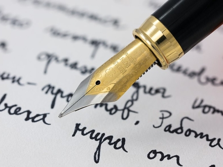 Pluma escribiendo