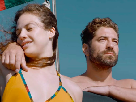 pareja abrazda