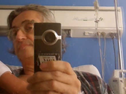 hombre en hospital