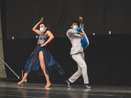 Bailarines en la Media Torta 