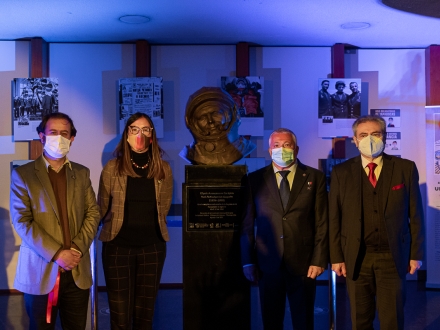 Busto de Yury Gagarin - Entrega Planetario