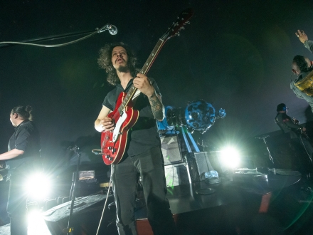 Los PetitFellas en el cierre del Festival Idartes 10 años en el domo del Planetario de Bogotá. Foto: Mathew Valbuena / Idartes.