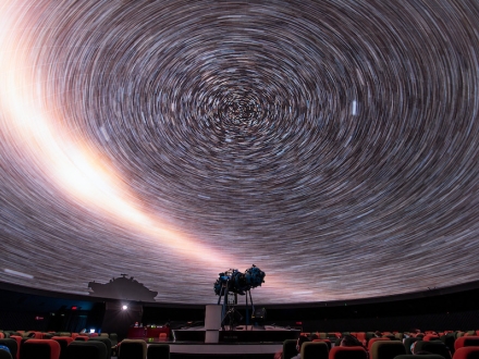 Proyección en el domo del Planetario de Bogotá. 