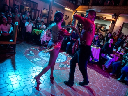 Bailarines de salsa en Casa de Citas 