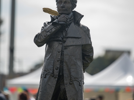 El Sabio Caldas_Estatua humana_Arte a la KY