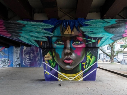 Mural en zona bajo puente de la 72