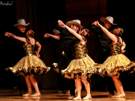 Bailarines de joropo en escena