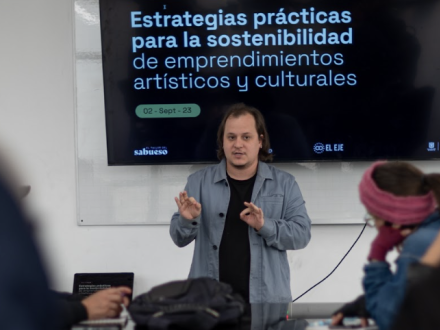 Charla sobre emprendimiento artístico y cultural