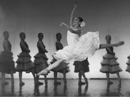 Compañía de ballet en escenario