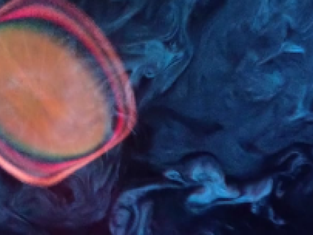 Humo y figuras de colores