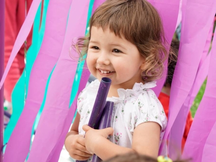 Niña en experiencia de Nidos
