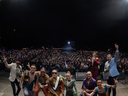 grupo musical en festival al parque