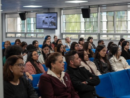 grupo de personas en charla
