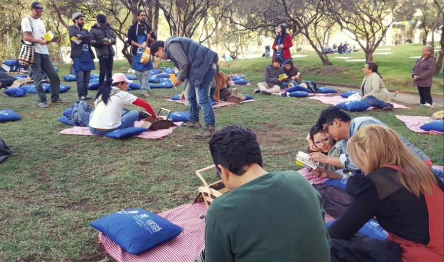 Actividades de promoción de lectura con Libro al Viento en el jardín Botánico Nocturno