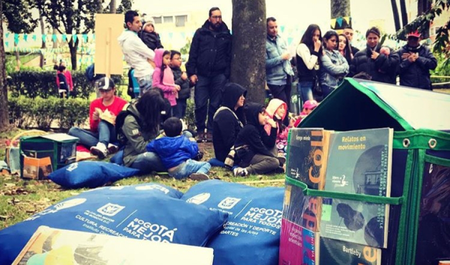 Libro al viento en el Jardín Botánico de Bogotá