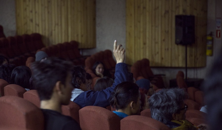 Personas participando en una ponencia