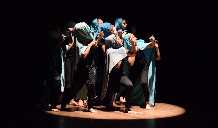 Bailarines desarrollando una coreografía