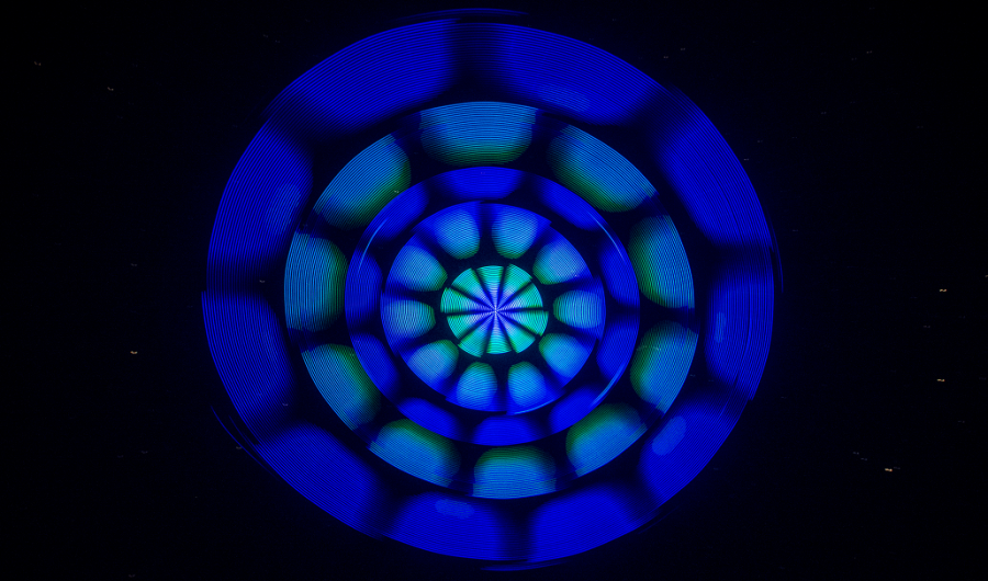 Círculo de luces en tonos azules