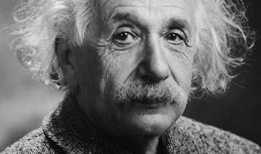 Albert Einstein primer plano en blanco y negro