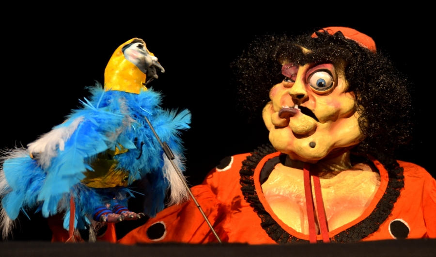 Titere de señora y pájaro