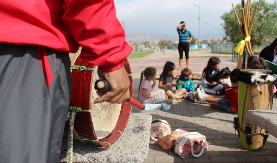 Personas participando en actividad al aire libre