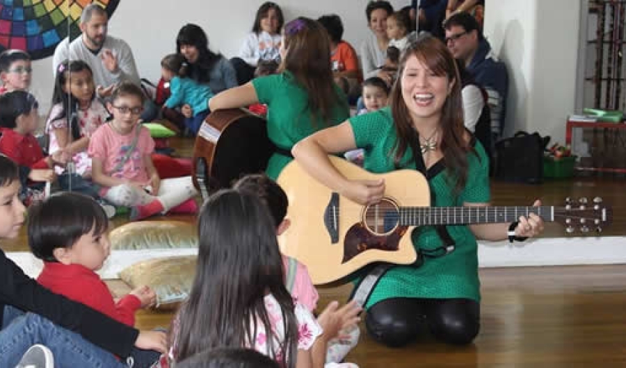 Personas participando en una actividad lúdica