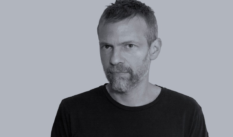 Luis Felipe Fabre en primer plano blanco y negro
