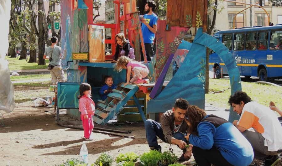 Personas participando en una actividad recreativa.