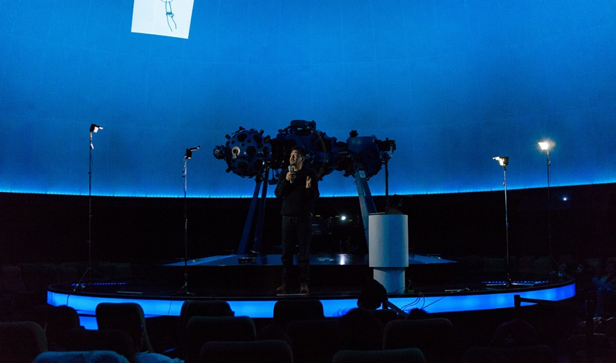 Imágen de proyector en el Domo del Planetario