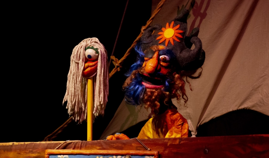 El dulce encanto de la Isla Acracia del grupo Teatro Libélula Dorada