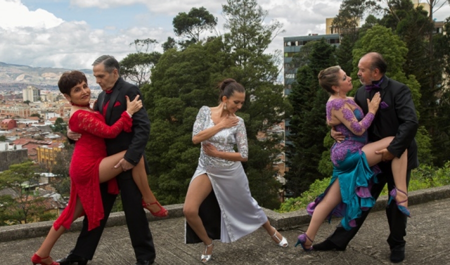 Danza mayor - personas danzando