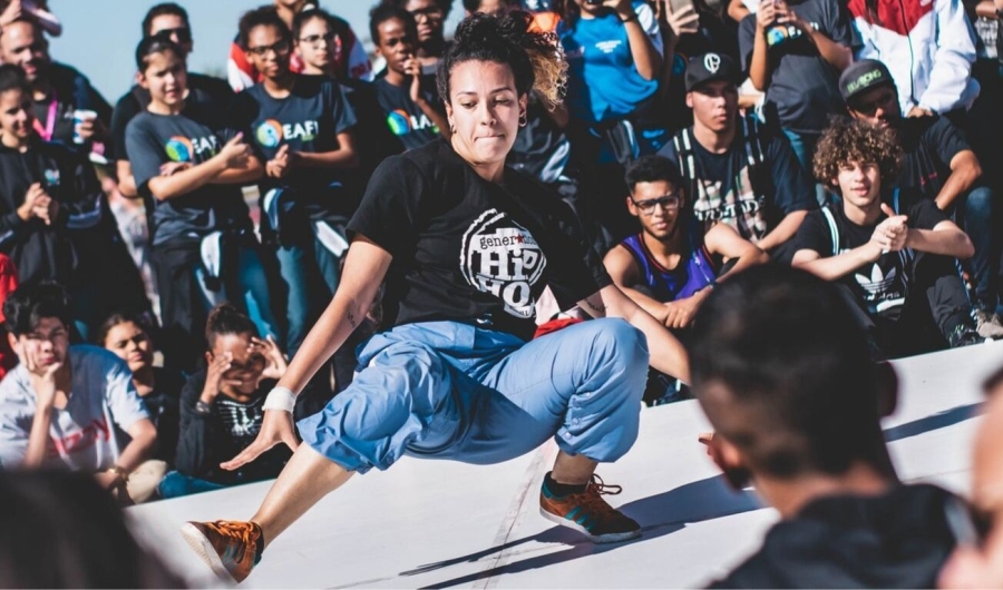 Personas bailando hip hop