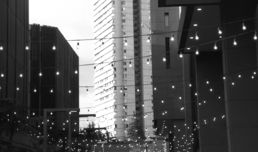 foto de edificios a blanco y negro