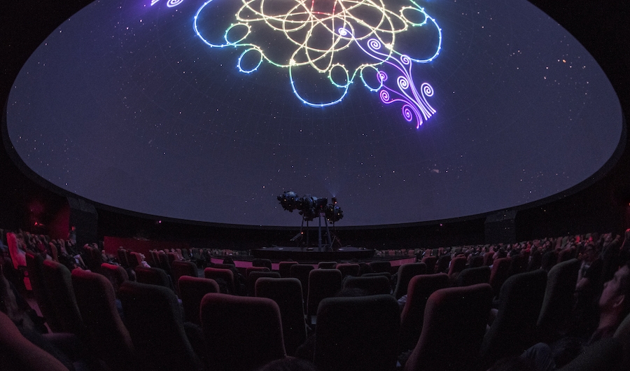 Domo del Planetario de Bogotá con proyección láser.