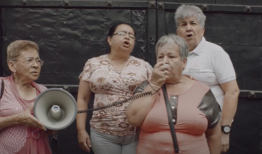 Protagonistas de la película documental en escena