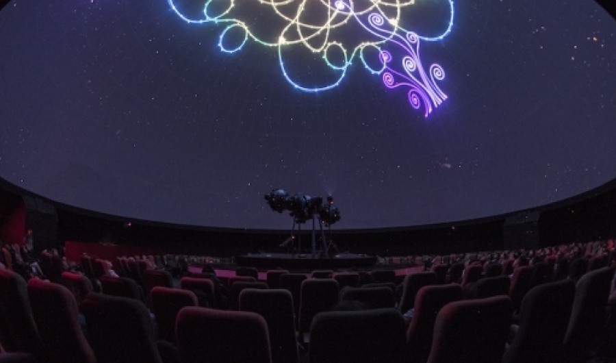 Domo del Planetario de Bogotá con proyección láser.