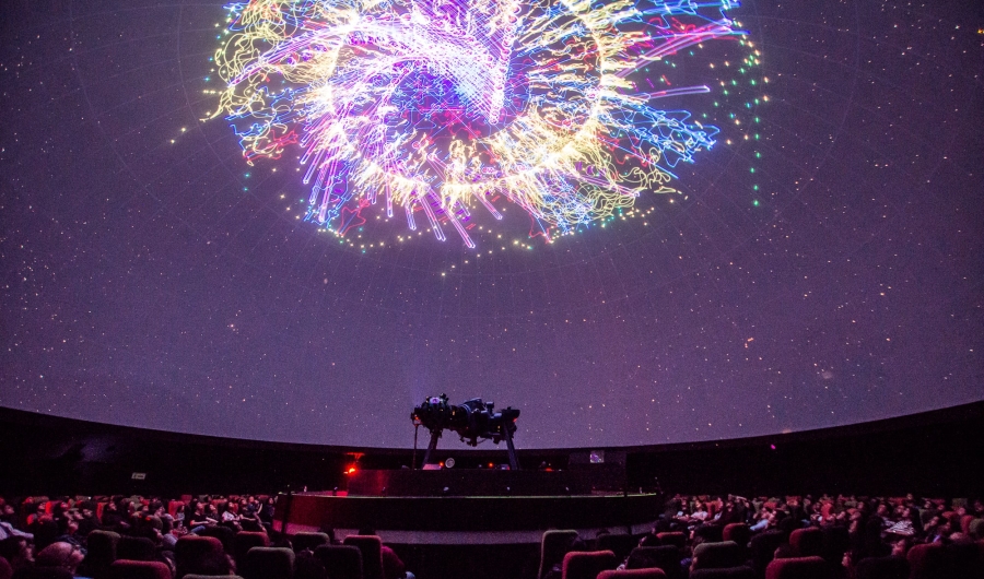 Proyección láser en el domo del Planetario.